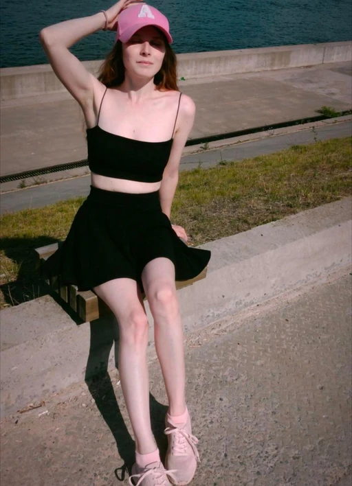 What do you like about girls that makes you lose your mind and makes you feel so cute?