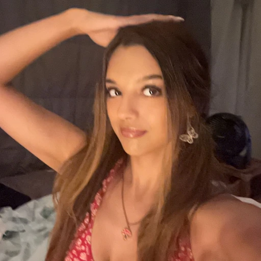 In ocean Island beach for the weekend stuck W my dad and his gf pls save me from boredom!!! Like to hang at the beach and chill