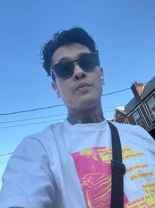 Hey hey anyone from NY, want to grab coffee or something?