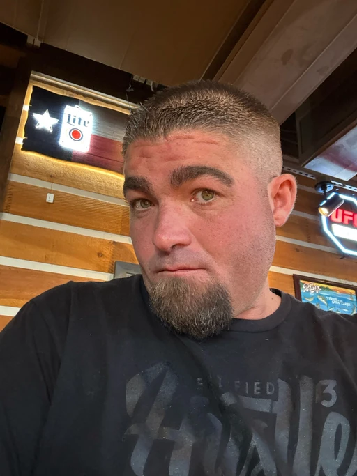 Seeking a girl to meet up with today in the Burleson Crowley south ftw area.