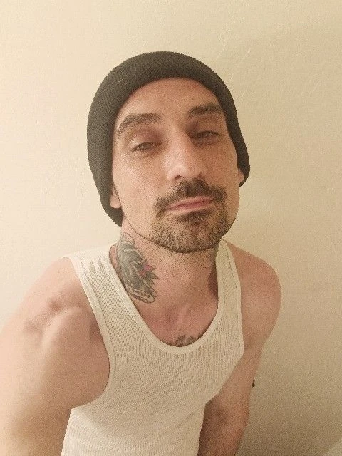 feeling frustrated with the way people are, im pissed off and I hate thiefs! i need to calm down, any females up to chatting or something more fun?