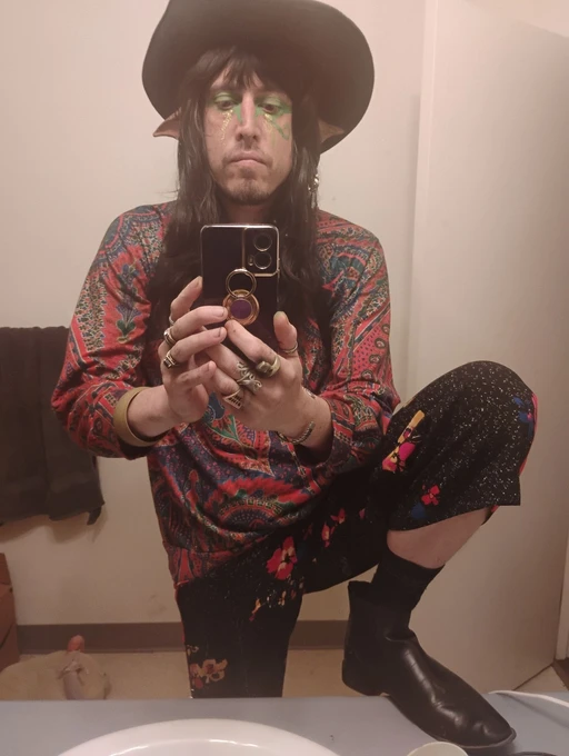 where r the elves, faeryz & witchy 🧹 women?