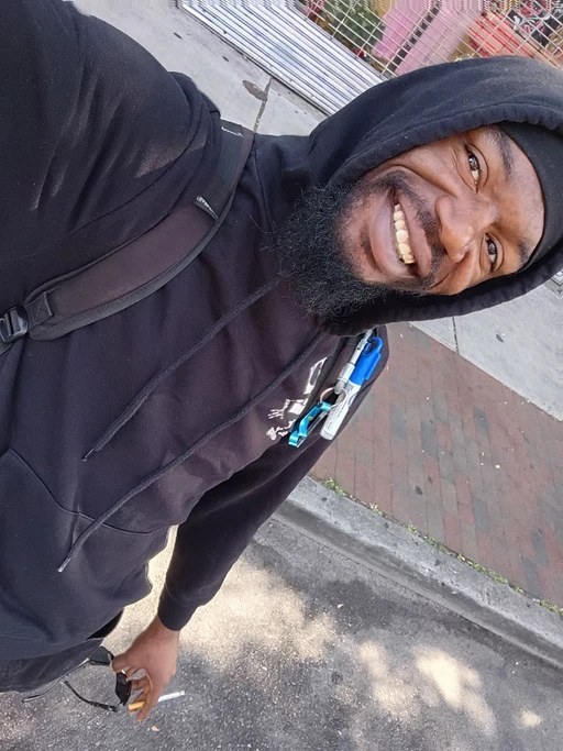 Say ask what's good with me I tell that I'm single single baby.