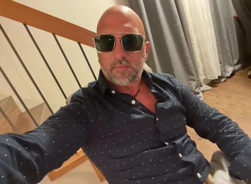 Howโs everyoneโs Friday treating them ? Mine has been fantastic! Spent time with some friends! ๐ค