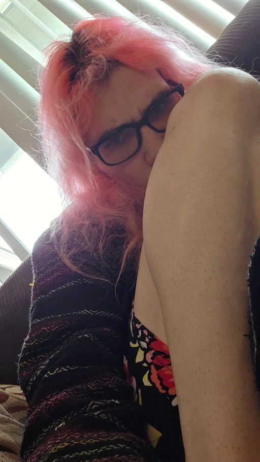 kinda in a bad place who can actually help out? please dm won't talk about it on wall