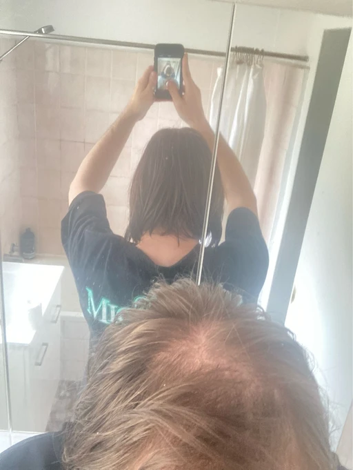 Haha taking a long shot but would anyone be happy to chop my hair short I need a haircut badly 🥰