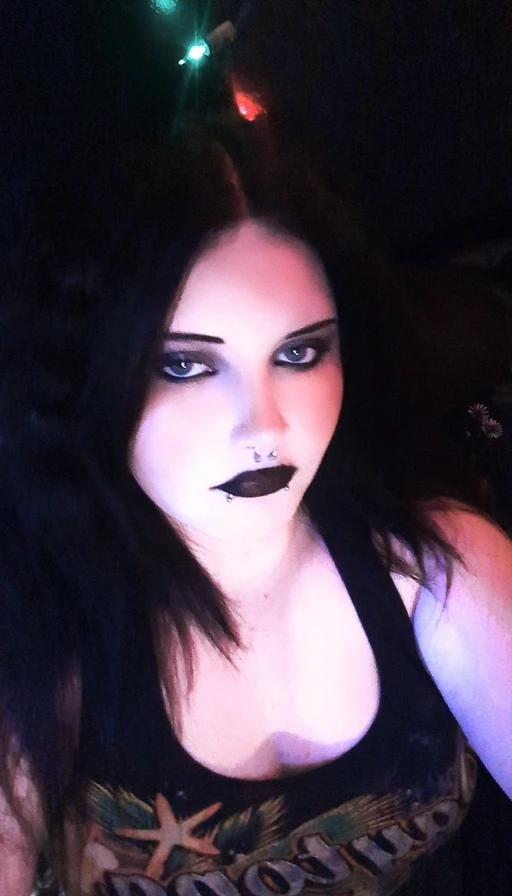 Hiii :) If you like to party and are from NY HMU!!!