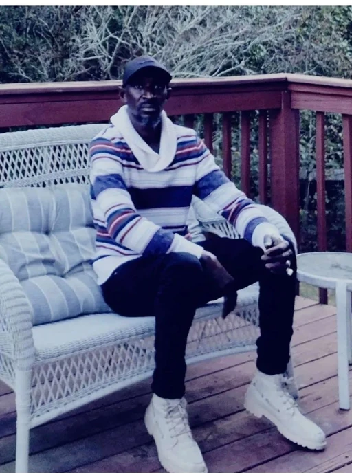 hey single mom 💋 I'm 47 yrs 6,8 fit tall black African but I'm living in Georgia where are you from