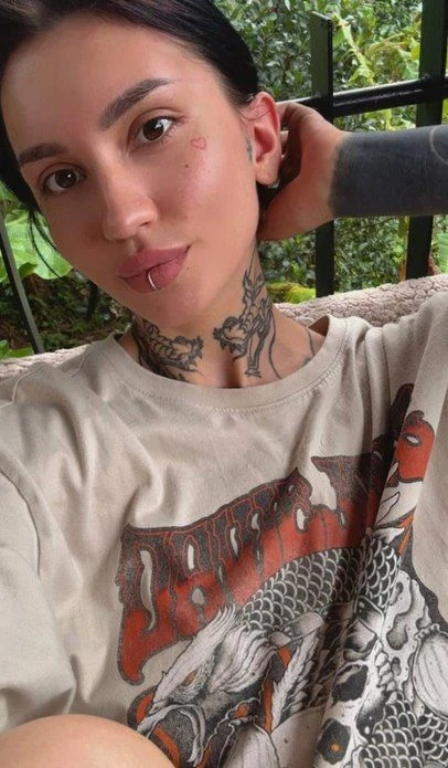 Isn't a tattoo on the neck too bright?