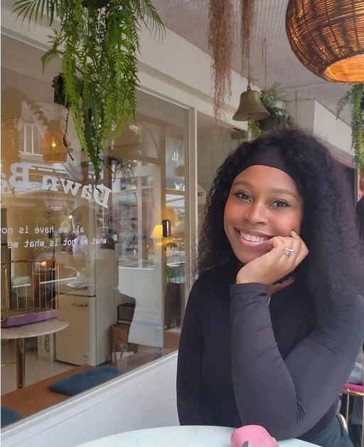 I need a cute texting buddy. A pocket best friend. Any takers??