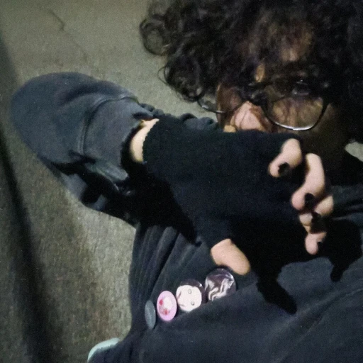 who wants to hangout and go on nightwalks? :3