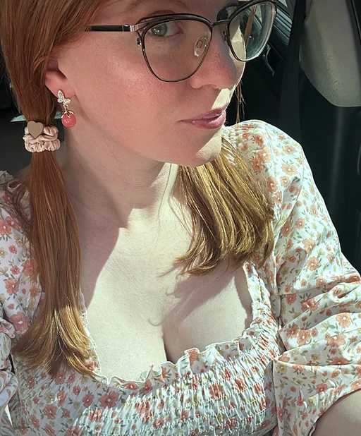 I feel like smiling today… think you could give me a reason? 😏