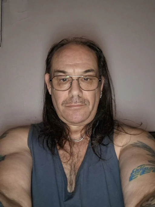 I'm single looking for friends