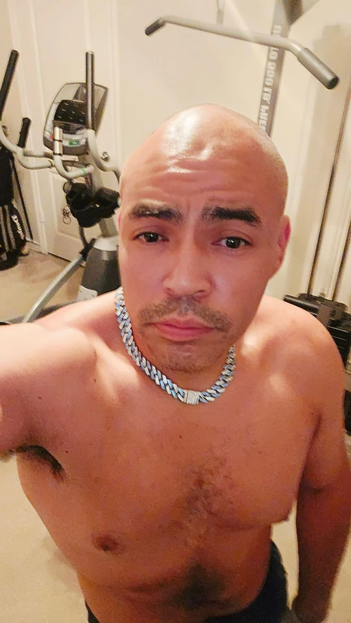 Warning I am broke. Looking for female friends  in Aan Antonio who can be friends. If like to laugh,  not be judged, and get massages let me know by hmu.