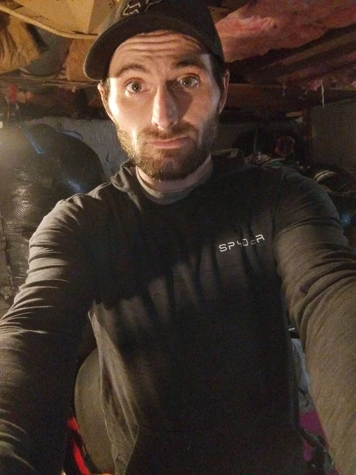 anyone near me that wants to talk and possible hangout message me