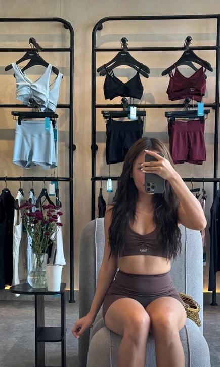 Maybe it’s the light, maybe it’s the mood or maybe it’s just me knowing you’re looking 😉