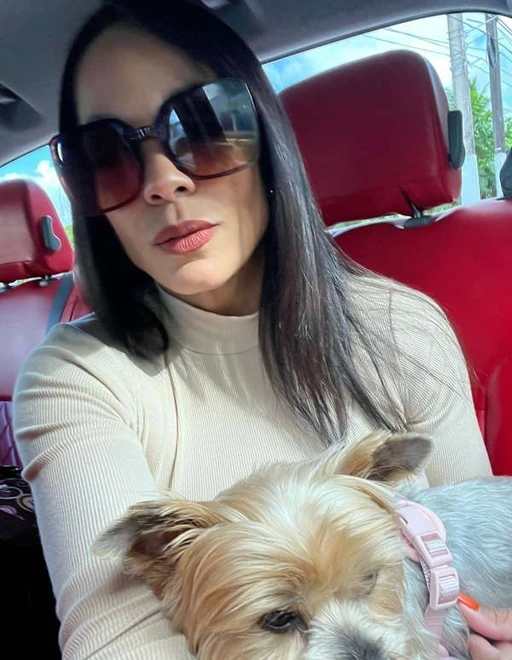 The best travel companion is the one who doesn't speak, but is just there πΆπ