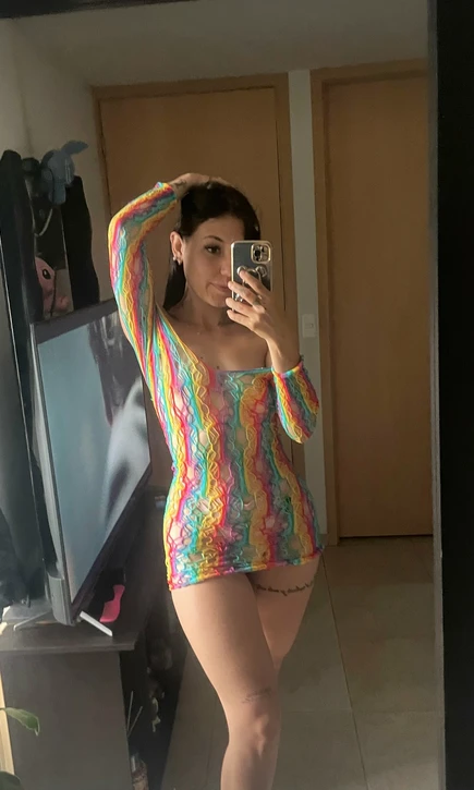 Would you like to notice my tattoo or short dress?
😋😊