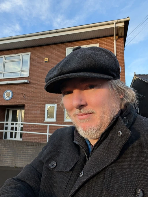 hey. looking for a chill chat and to make friends 🙂.