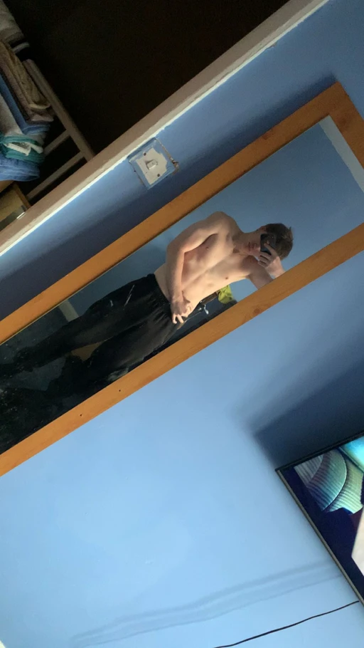 Any girls looking for sommet?