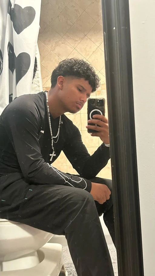 Who trynna hit a quick workout