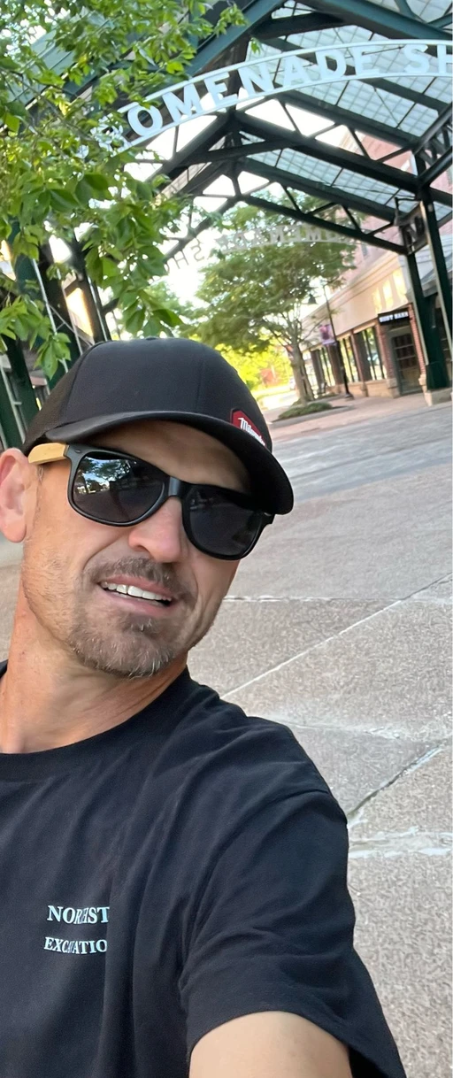 What’s everyone up to? Seeing what this app is about. Hit me up if you want to chat.