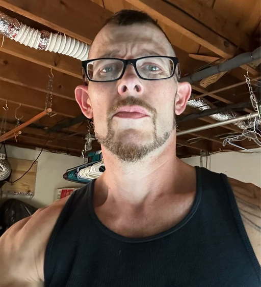 A lot of dudeโs. Is there females on here too?