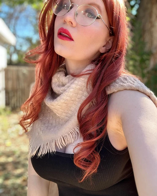 It's interesting what people hide behind their calm faces. Sometimes it's a whole storm. Sometimes it's a whole world. Will I become someone's world?💫