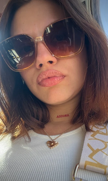 Today I'm feeling positive and joyful. What lifts your spirits?😏