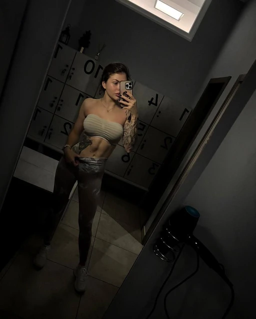 I'm feeling a bit too playful today... I wonder if you can keep up with me?😈🔥🌸