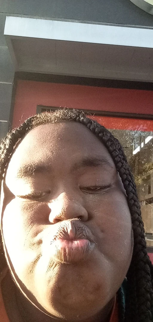 anyon
e wanna hang out tonight