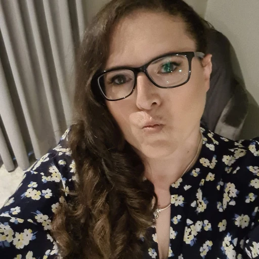 I'm new here how is everyone doing 😏