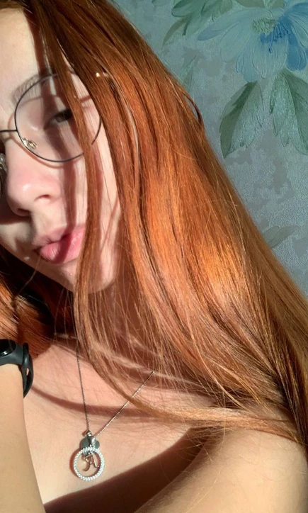 I’m wrapped in that soft, cozy home vibe today, letting everything slow down around me. What brings you comfort at home?😌