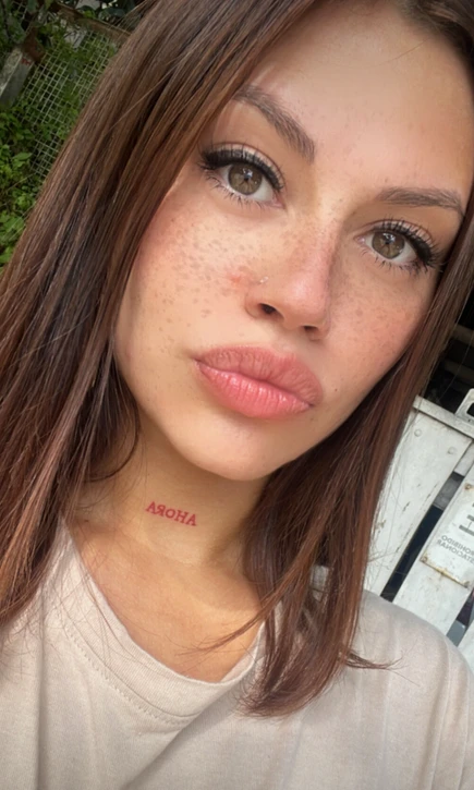 What is the first thing that catches your eye about my appearance?