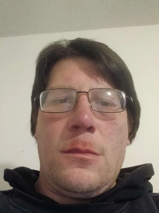 I'm new here, looking for laid back, chill people to talk to, hang out, whatever. I'm 45yo, male, heavy smoker, straight,  and a partier