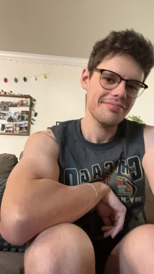 Hey everyone, looking for friends! Message me!