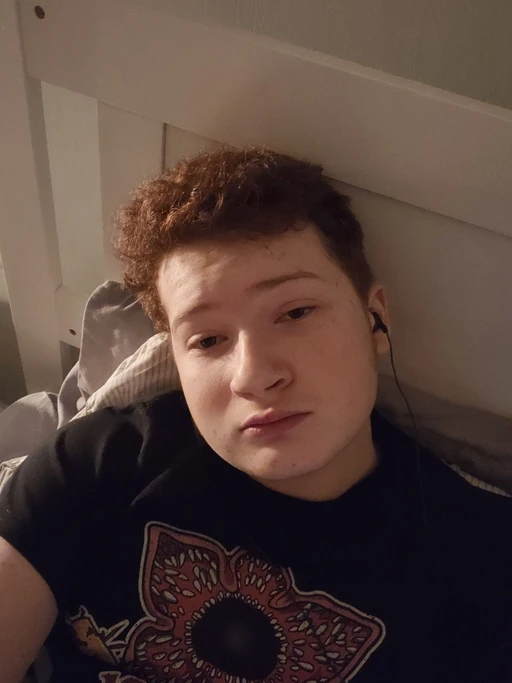 hey im new on here and looking to chat with people so send me a message or like we can talk about anything and everything i want to know what you think when you look at me