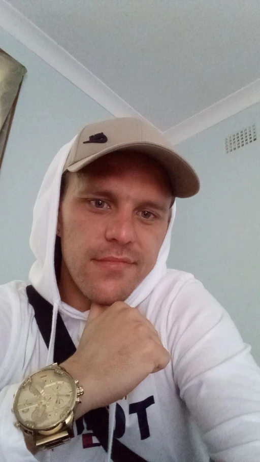 any single lady's wanna chat and get to know each other better not be shy