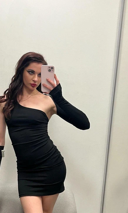 I think I'm starting to do something dangerously attractive... do you want me to continue?🫦💋