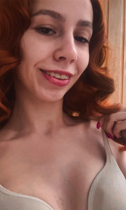 Sometimes minimal clothing provides maximum clarity — now is one of those moments. Just me, the air, and a few calm thoughts. What helps you switch off in a similar way?🙈💕