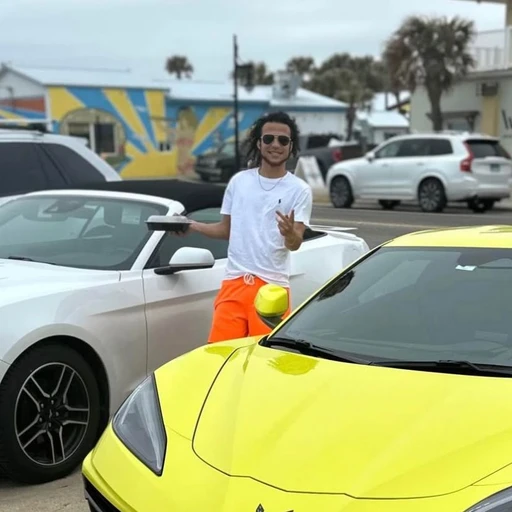 Who trynna take a ride with me 😶‍🌫️