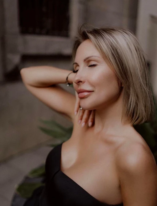 You can look, but you should probably introduce yourself first✨