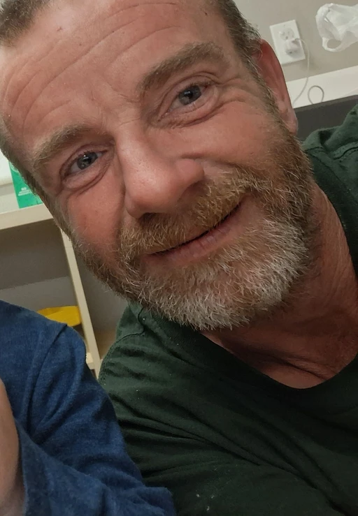 I know why I aint the best looking man but I do know how to have some fun.I have good heart, you know, I don't like really app stuff.I'd like to meet in person in public and talk and get to know