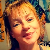 Avatar Adrienne Young