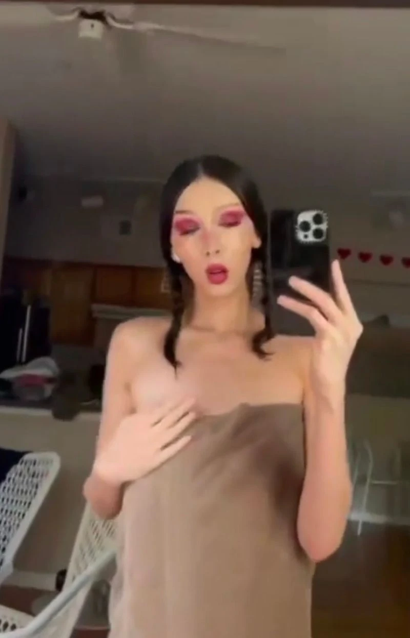 Bella Sims
